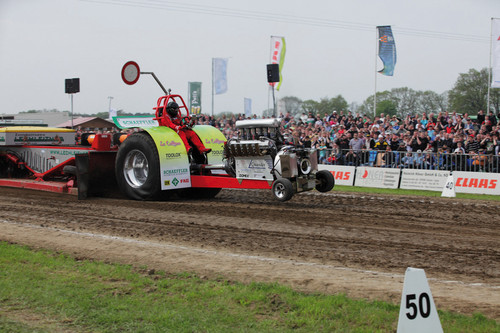 Schaeffler unterstützt beim Traktor-Pulling das deutsche LCPÜ-Team.