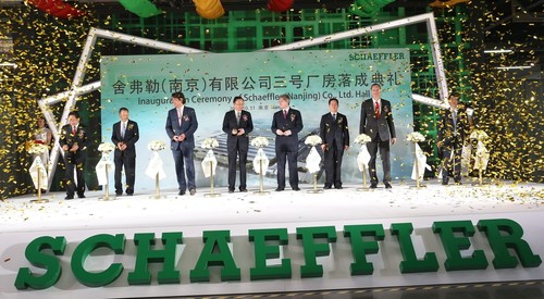 Schaeffler weiht eine neue Werkhalle in Nanjing, China, ein.