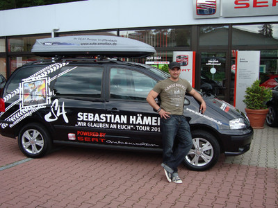Sebastian Hämer ist im Seat Alhambra auf WM-Tournee.