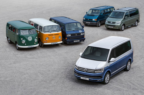 Sechs Generationen Volkswagen Transporter.