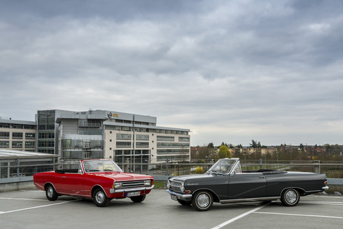Seltene Stücke: Opel Rekord A Cabrio (1964) und Opel Rekord C Cabrio von 1967 (links).