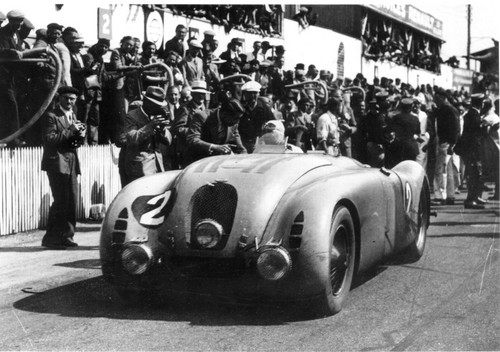 Sigerauto Le Mans 1937 Bugatti 57G Tank mit Jean-Pierre Wimille.