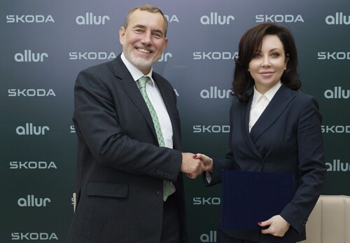 Skoda Auto-Vorstand für Vertrieb und Marketing Martin Jahn und Generaldirektorin Allur Oksana Cholstininova. 