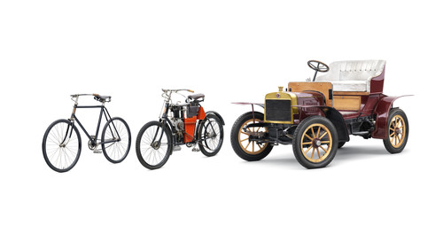 Skoda begann 1895 mit einer kleinen Fahrradproduktion, 1899 folgte die Herstellung von Motorrädern und ab 1905 die Produktion von Autos. 