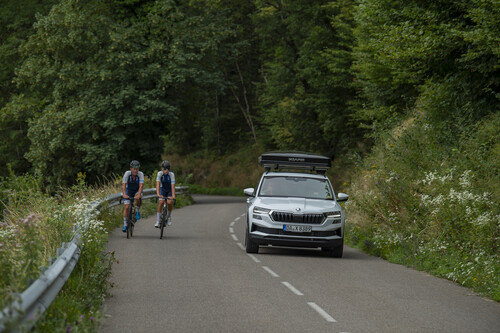 Skoda begleitete die Tour de France auch mit einigen Kamiq mit Dachzelt von Campwerk.