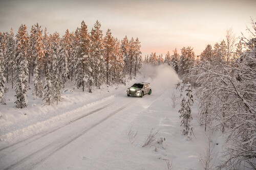 Skoda Fabia Rally2 bei Entwicklungsfahrten unter Winterbedingungen in Finnland.
