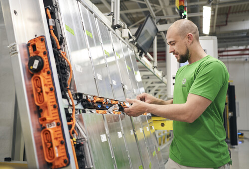 Skoda fertigt im Stammwerk in Mladá Boleslav Batteriesysteme für Elektrofahrzeuge auf Basis des Modularen Elektrifizierungsbaukastens (MEB) aus dem VW-Konzern.