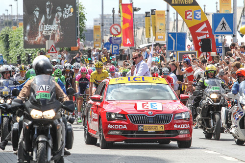 Skoda im Einsatz bei der Tour de France: Das „Red Car“ von Tour-Direktor Christian Prudhomme.