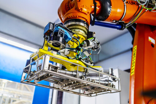 Skoda setzt bei der Getriebefertigung im Komponentenwerk Vrchlabí Smart-Handling-Roboter ein.