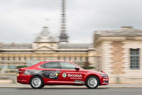 Skoda Superb "Red Car" - Begleitfahrzeug bei der Tour de France. 