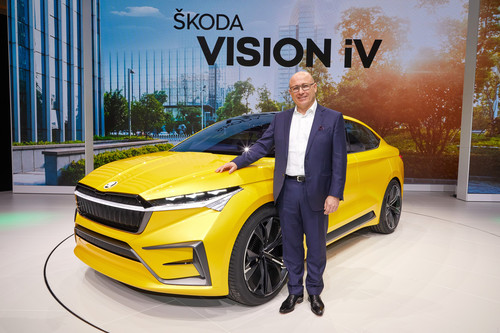 Skoda-Vorstandsvorsitzender Bernhard Maier präsentiert die Studie Škoda Vision iV auf dem Genfer Automobilsalon.