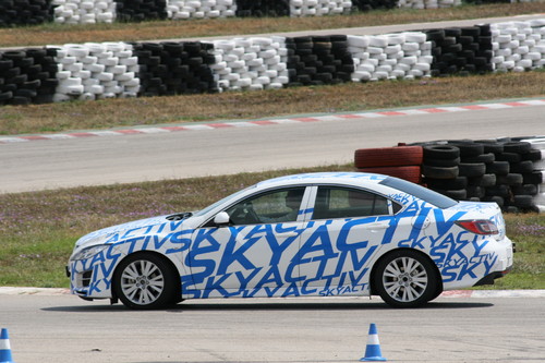 Skyactiv-Technikträger auf Basis des Mazda6.