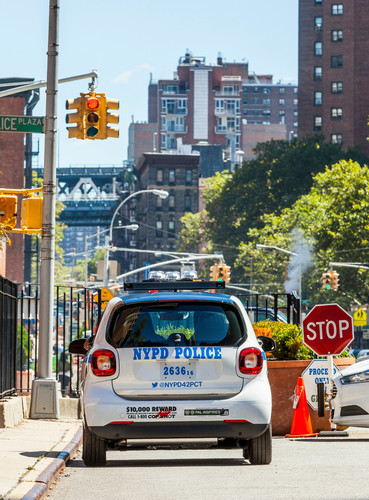 Smart hat die ersten 100 Smart Fortwo an die New Yorker Polizei ausgeliefert. Das New York City Police Department (NYPD) ersetzt damit die bisher in der Stadt eingesetzten dreirädrigen Motorräder.