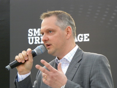 Smart Urban Stage in Berlin: Marc Langenbrinck, Smart-Vetriebs- und Marketingchef, bei der ersten Präsentation.