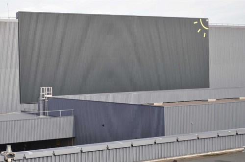 Solar-Luft-Kollektoren auf 400 Quadratmetern Fläche am französischen Toyota-Werk in Valenciennes schaffen Wärme und reduzieren CO2-Emissionen.