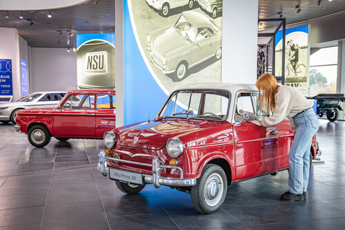  Sonderausstellung „Der fünfte Ring“ im Audi-Museum: NSU Prinz 30 von 1960.
