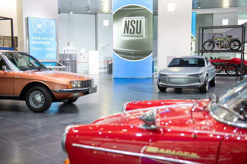  Sonderausstellung „Der fünfte Ring“ im Audi-Museum: NSU Wankel Spider (vorn), Ro 80 (links) und das Designmodell „Felix“.