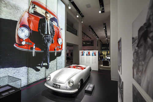 Sonderausstellung „Driven by Dreams. 75 Jahre Porsche Sportwagen“ im Forum Drive der Volkswagen Group.