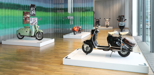 Sonderausstellung in der Autostadt: „Der Motorroller – Mikromobilität zwischen Lifestyle und technischer Innovation“.