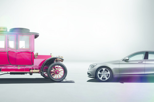 Sonderausstellung „Mercedes-Benz S-Klasse – immer der Zeit voraus“.