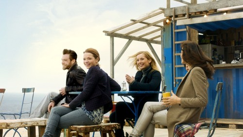 Spaß am Set: Die Opel-Kampagnenbotschafter Ken Duken, Karoline Herfurth, Nadja Uhl und Bettina Zimmermann beim „Umparken im Kopf“-Dreh auf Sylt.