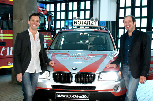 Spende des neuen Einsatzfahrzeuges BMW X3 xDrive 20d an den Münchner Kindernotdienst (Dr. Florian Hoffmann and Dr. Ludwig Schmid, Kindernotärzte ).