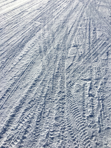 Spuren im Schnee.