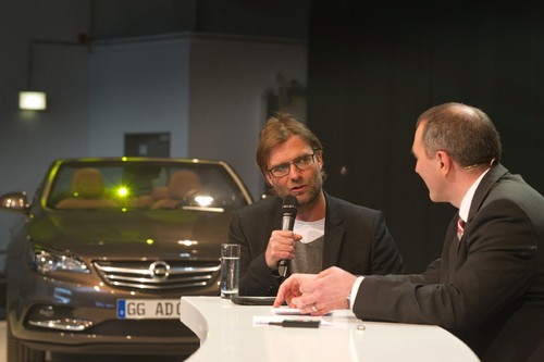 Stargast bei der Opel-Händlertagung: Dortmunds Meistertrainer Jürgen Klopp im Gespräch mit Opel-Marketingdirektor Andreas Marx.