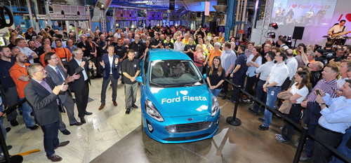 Start der Produktion des neuen Ford Fiesta (v.l.): Betriebsratsvorsitzender Martin Hennig, Rainer Ludwig (Geschäftsführer Personal- und Sozialwesen), 
Karl Anton(Director Vehicle Operations, Ford of Europe) und Fertigungsleiter Vic Daenen.