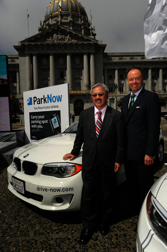 Startschuss für 201EDrive Now201C in San Francisco (von links): Bürgermeister Ed Lee und BMW-Vorstand Dr. Ian Robertson.