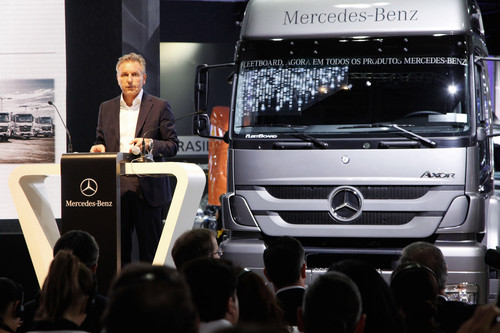 Stefan Buchner, Leiter von Mercedes-Benz Trucks Europa und Lateinamerika, auf der Mercedes-Benz-Pressekonferenz am 27. Oktober 2013 in Sao Paulo.