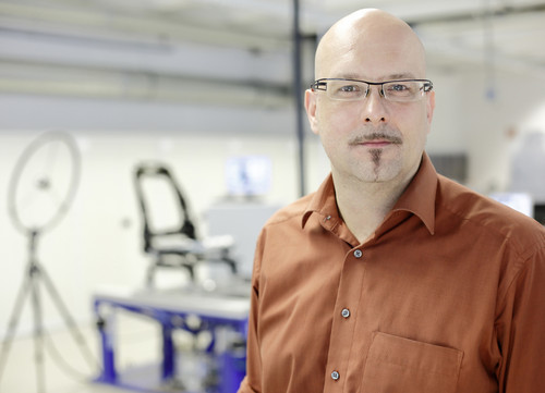 Stefan Lingnau, Leiter des „Sound &amp; Vibration“-Labors von Johnson Controls in Solingen.