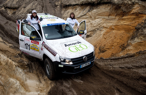 Steffi Edelhoff (rechts) und Sandra Wukovich sind das einzige rein deutsche Team in der 4x4-Wertung der Rallye Aïcha des Gazelles.