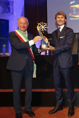 Stephan Winkelmann erhielt den „Premio Internazionale Barsanti e Matteucci“.