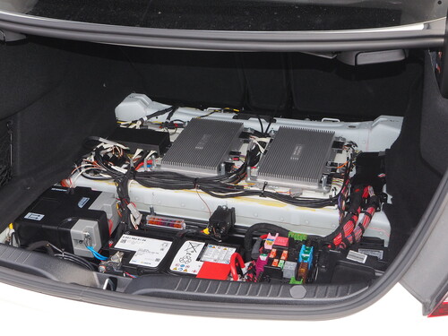 Steuerungselektronik des Mercedes-AMG C63 Space Drive.
