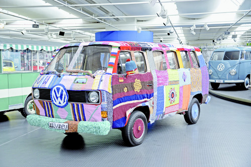 „Strickbulli“ im Volkswagen-Museum.
