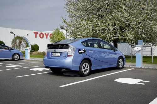 Strom-Parkplätz am Sitz von Toyota Deutschland.