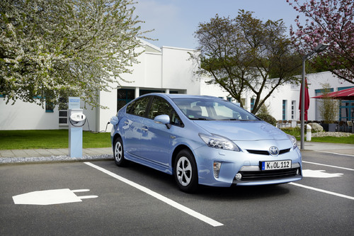 Strom-Parkplätze am Sitz von Toyota Deutschland.