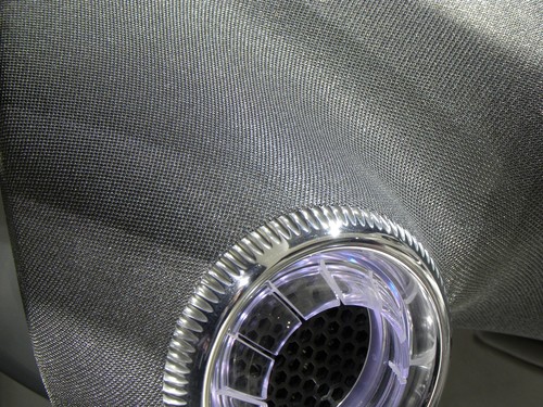 Studie Mercedes-Benz A-Klasse: Viele Oberflächen der Innenausstattung bestehen aus einem Drahtgefleht.