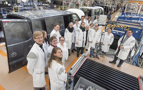 Studierende des MHH-Masterstudiengangs „Public Health“ informierten sich bei Volkswagen im Werk Hannover-Stöcken.