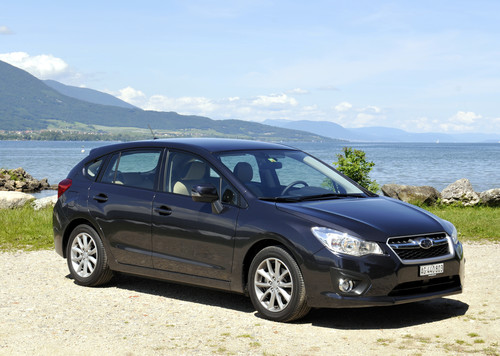 Subaru Imperza (2013).