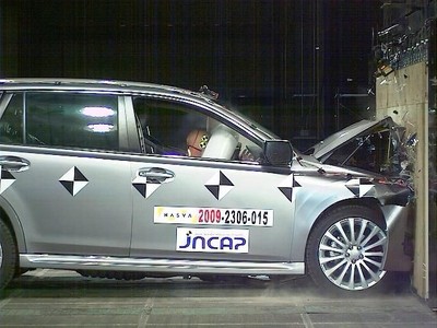 Subaru Legacy im JNCAP-Crashtest.