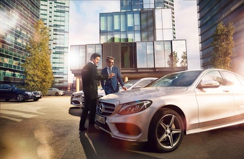 Symbolbild "Mercedes-Benz kauft Ihr Auto". 