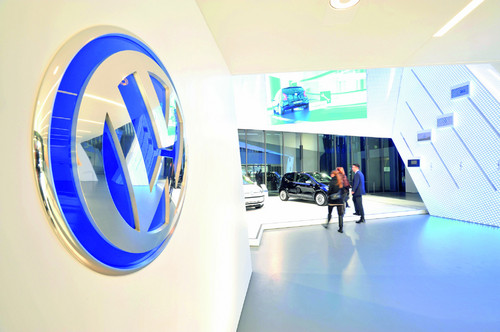 Symbolische Übergabe des Volkswagen Markenpavillon an die Autostadt.
