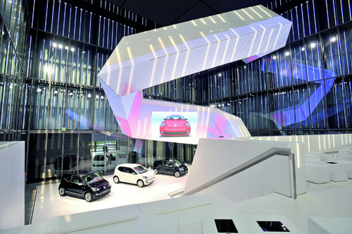 Symbolische Übergabe des Volkswagen Markenpavillon an die Autostadt.