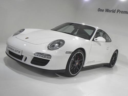 Symphonie in Weiß: Porsche 911 Carerra GTS.