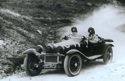 Tazio Nuvolari und Battista Guidotti im Alfa Romeo 6C 1750 Gran Sport (1930 - 1932).