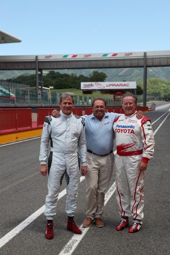 Team-FNT-Geschäftsführer Wolfgang Huter, Rennfahrer-Legende Jochen Mass und Team FNT-Gründer Harald Fuchs (von links).