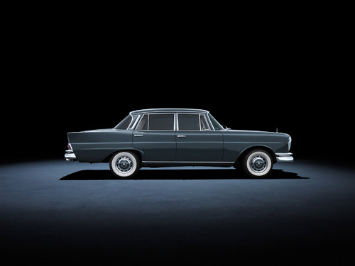 Techno Classica 2013: Mercedes-Benz 220 SE (W 111, 1959 bis 1965). Im Bild ein Fahrzeug aus dem Jahr 1964.