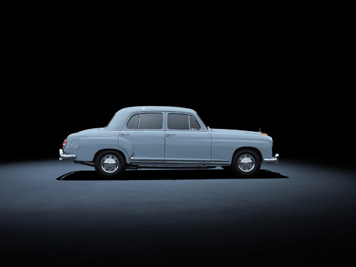 Techno Classica 2013: Mercedes-Benz 220 (W 180, 1954 bis 1956). Im Bild ein Fahrzeug aus dem Jahr 1955.